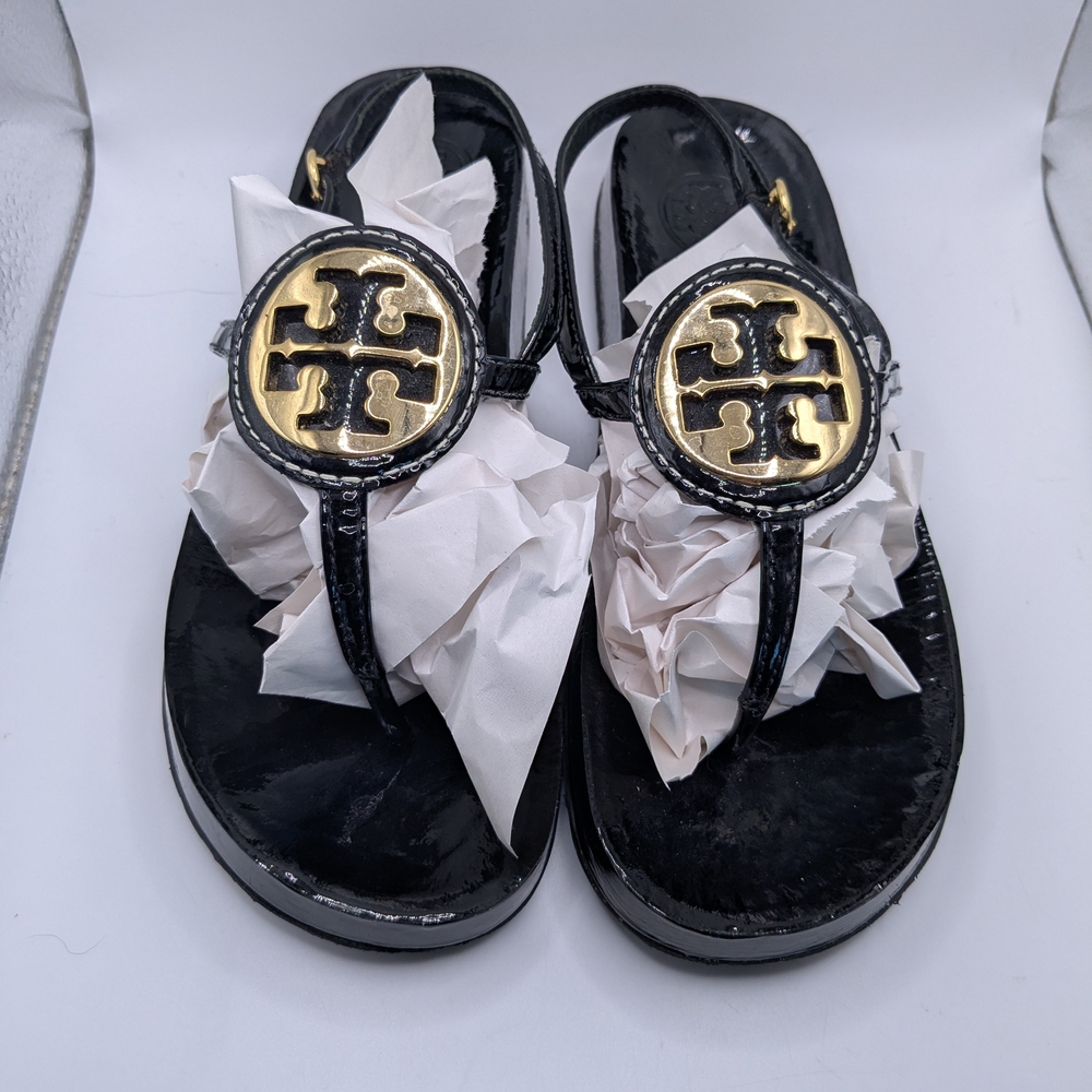 Tory Burch Dillan Black Patent Leather Thong Sandals with Gold Emblem Size 7
